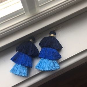 New never worn Three Tier Earing- Blue